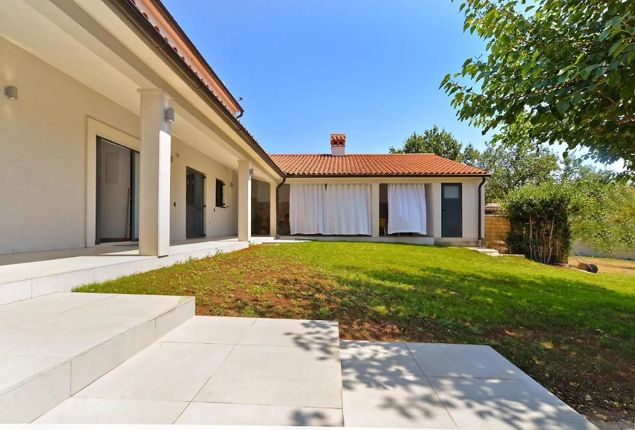 بيت للعطل فيلا House Kazali 1749 ميدولين