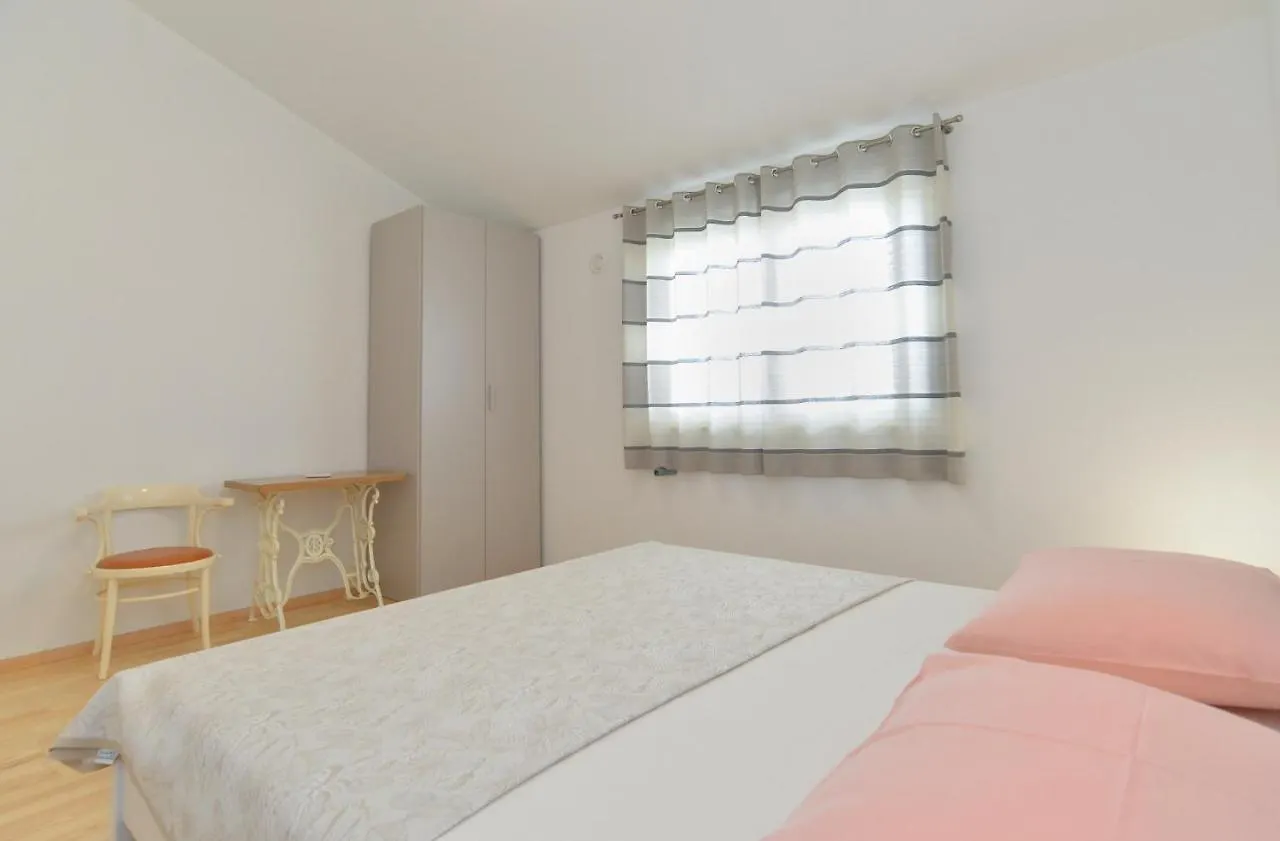 بيت للعطل فيلا House Kazali 1749 ميدولين