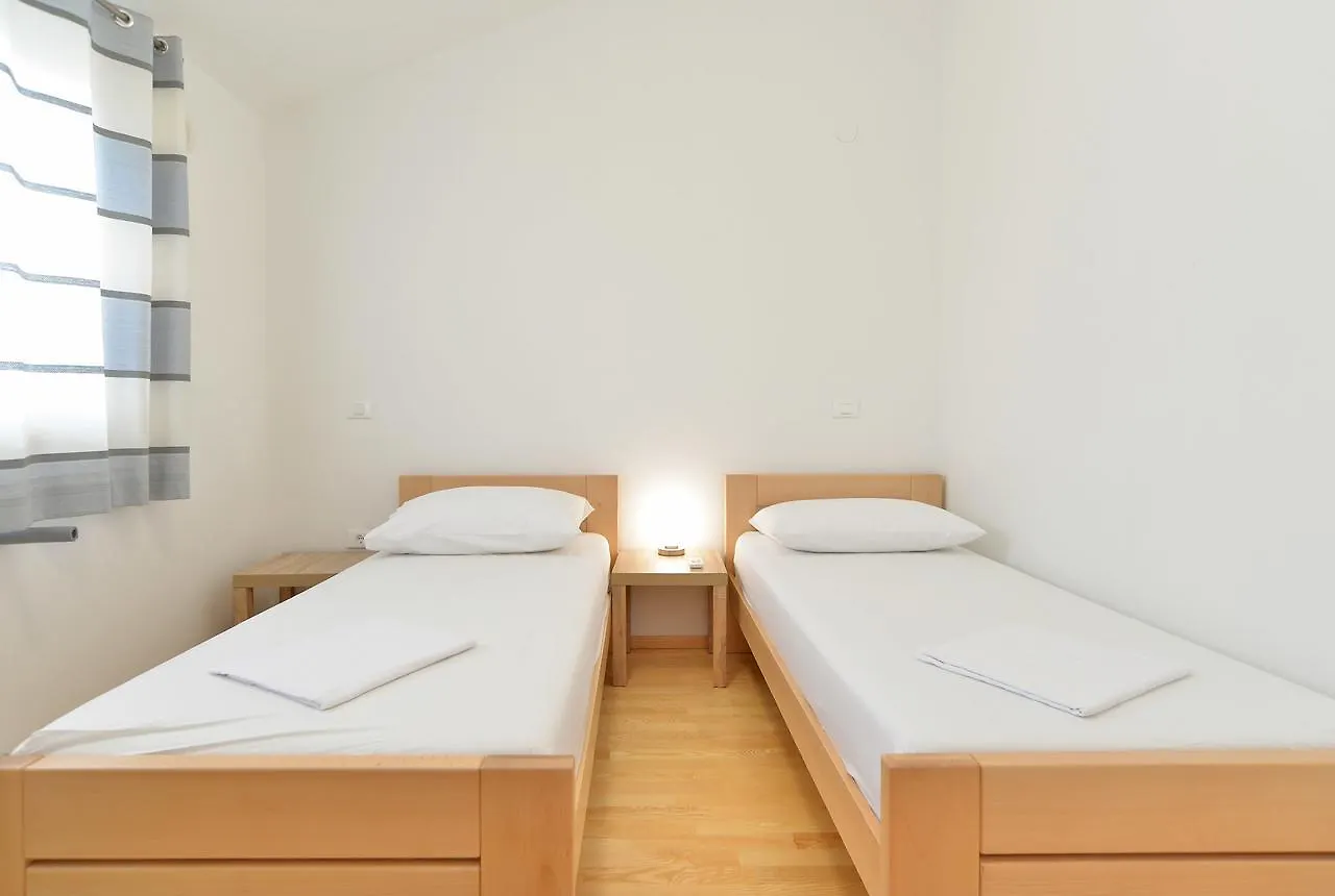 فيلا House Kazali 1749 ميدولين