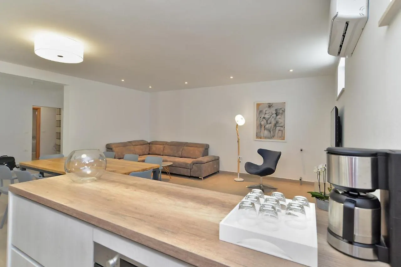 فيلا House Kazali 1749 ميدولين
