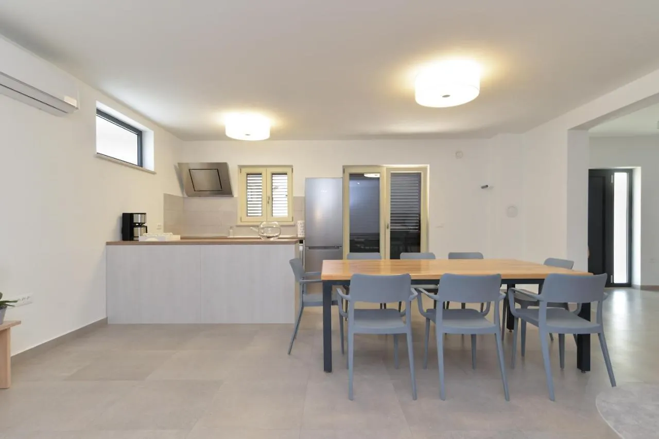 بيت للعطل فيلا House Kazali 1749 ميدولين