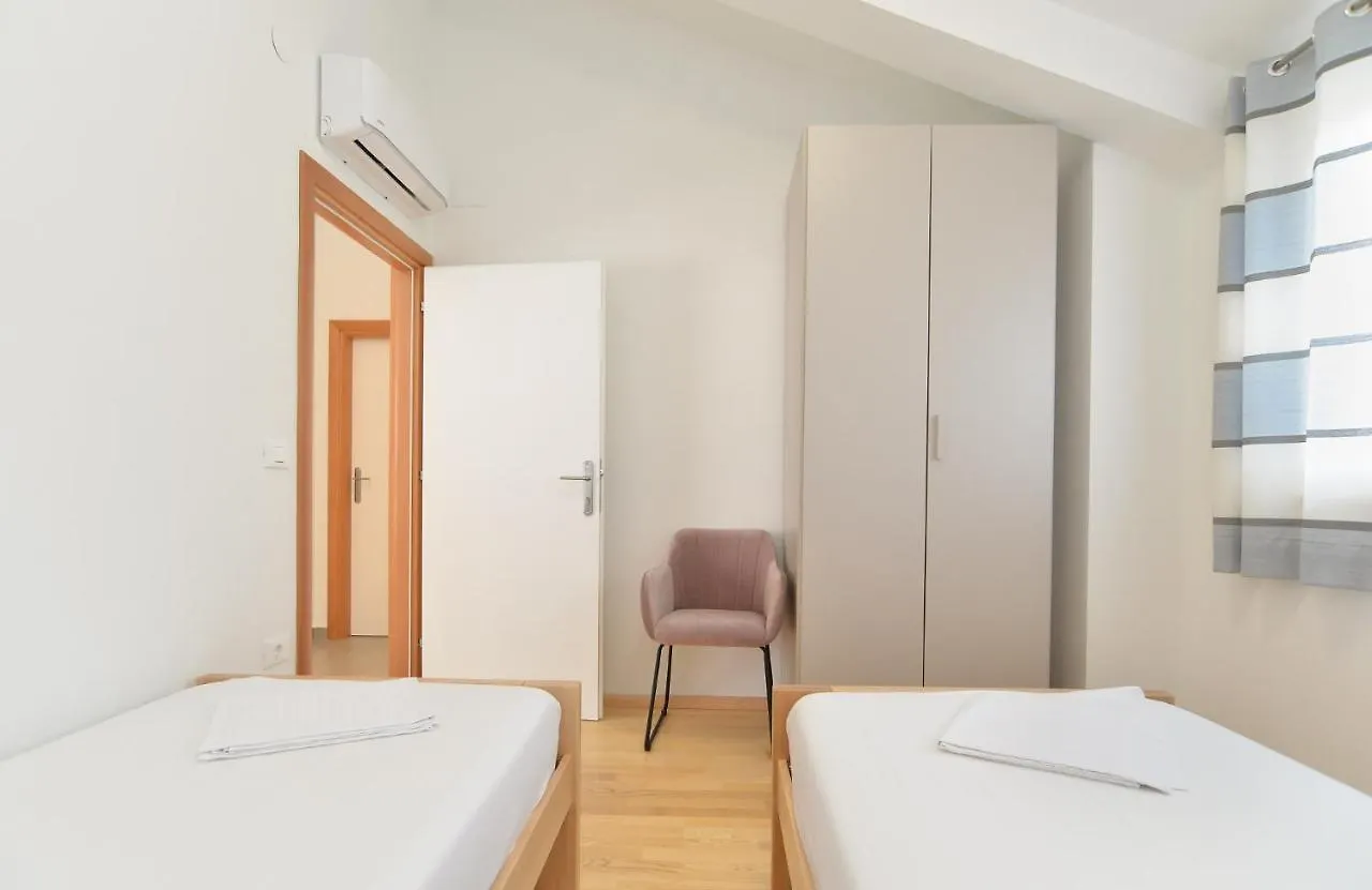 فيلا House Kazali 1749 ميدولين